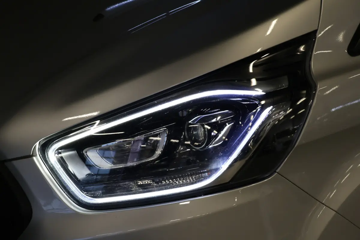 320 2.0 TDCI L2H1 Raptor Edition | Bi-Xenon | CarPlay | Navigatie | Camera | Stoelverwarming | Dodehoek detector | Lane Assist | DAB | 3-Zitter | Dealer onderhouden | Nieuwe APK