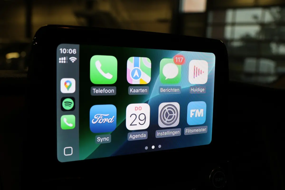 320 2.0 TDCI L2H1 Raptor Edition | Bi-Xenon | CarPlay | Navigatie | Camera | Stoelverwarming | Dodehoek detector | Lane Assist | DAB | 3-Zitter | Dealer onderhouden | Nieuwe APK
