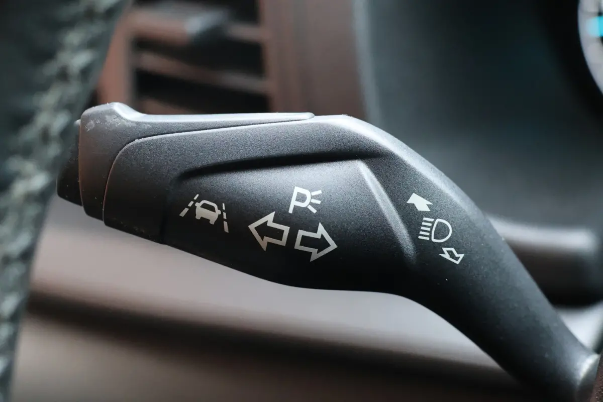 320 2.0 TDCI L2H1 Raptor Edition | Bi-Xenon | CarPlay | Navigatie | Camera | Stoelverwarming | Dodehoek detector | Lane Assist | DAB | 3-Zitter | Dealer onderhouden | Nieuwe APK