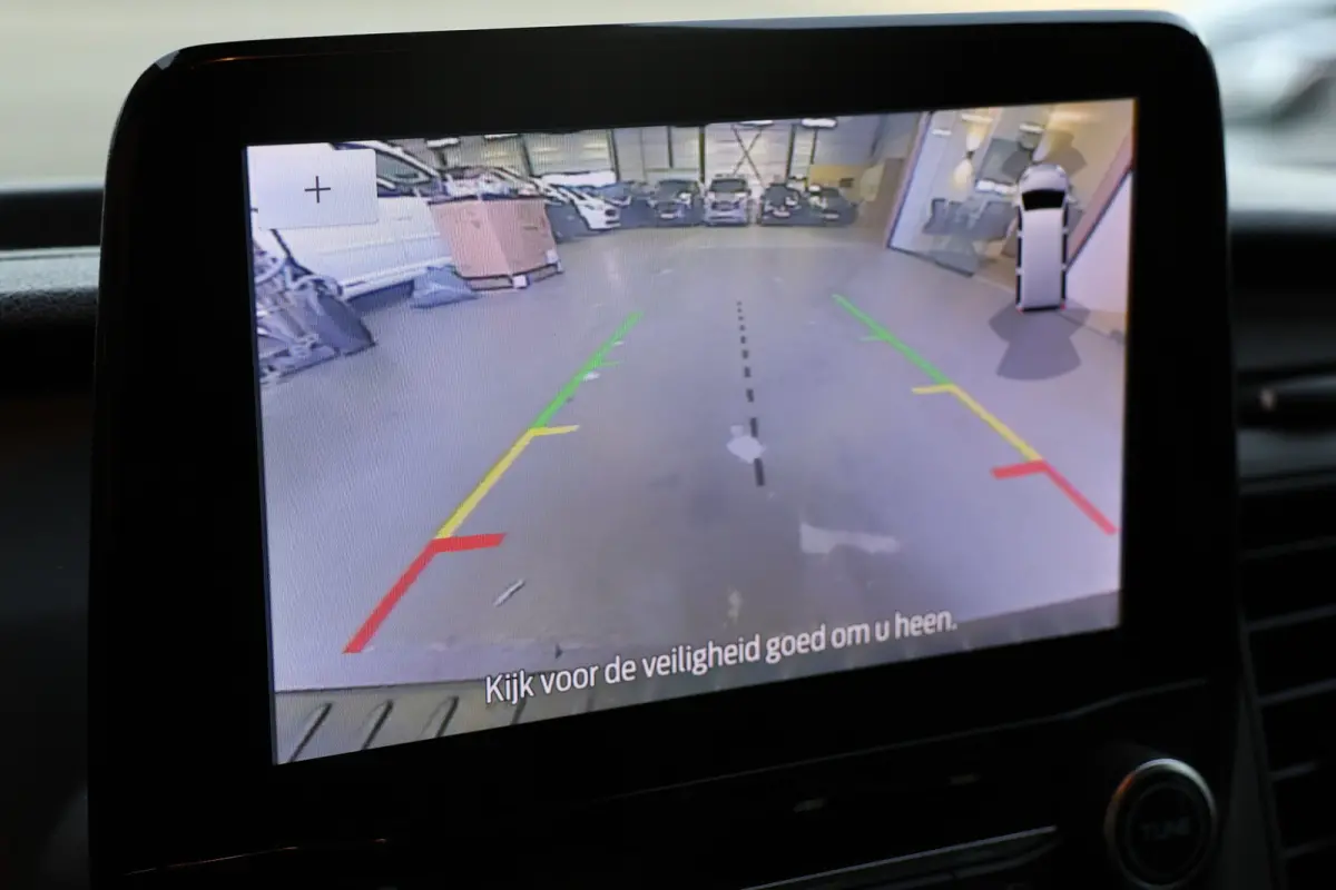 320 2.0 TDCI L2H1 Raptor Edition | Bi-Xenon | CarPlay | Navigatie | Camera | Stoelverwarming | Dodehoek detector | Lane Assist | DAB | 3-Zitter | Dealer onderhouden | Nieuwe APK
