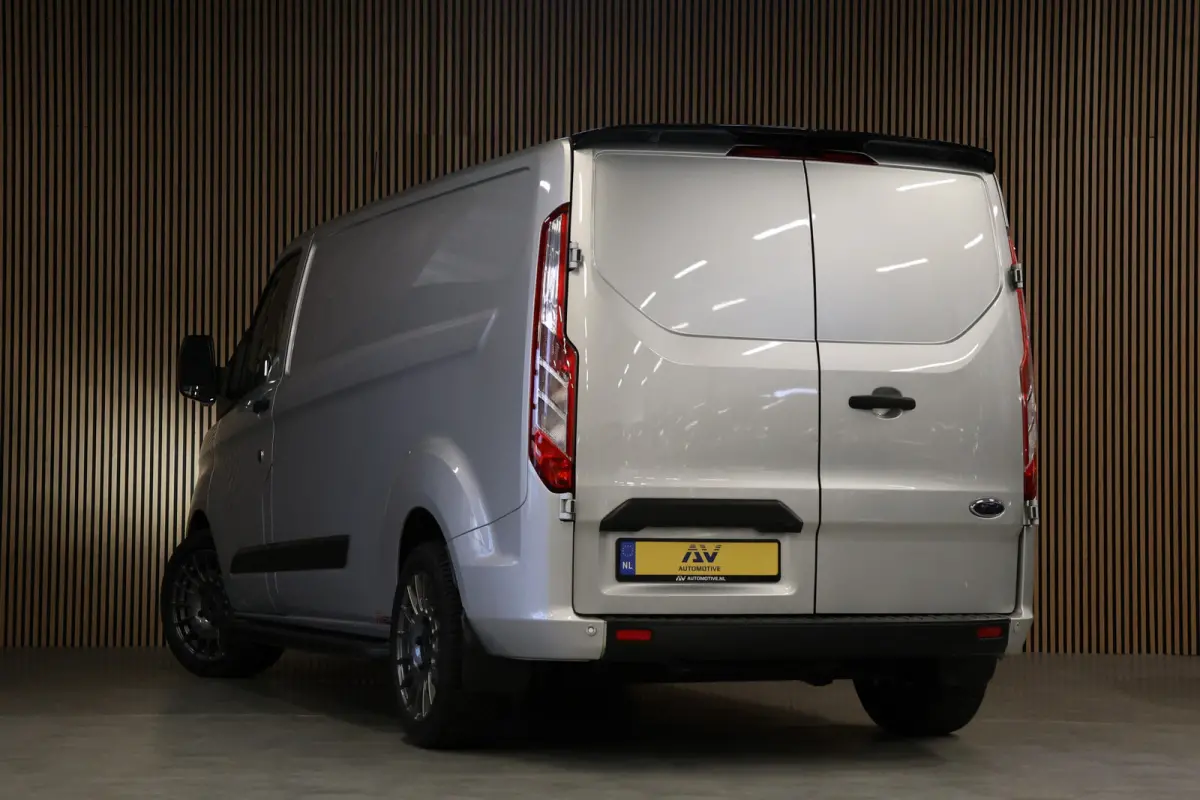 320 2.0 TDCI L2H1 Raptor Edition | Bi-Xenon | CarPlay | Navigatie | Camera | Stoelverwarming | Dodehoek detector | Lane Assist | DAB | 3-Zitter | Dealer onderhouden | Nieuwe APK