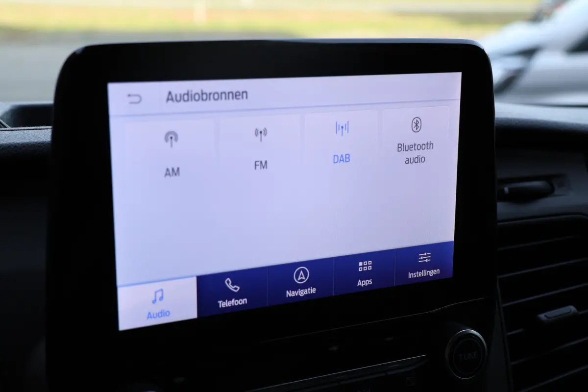 320 2.0 TDCI L2H1 Raptor Edition | Bi-Xenon | CarPlay | Navigatie | Camera | Stoelverwarming | Dodehoek detector | Lane Assist | DAB | 3-Zitter | Dealer onderhouden | Nieuwe APK
