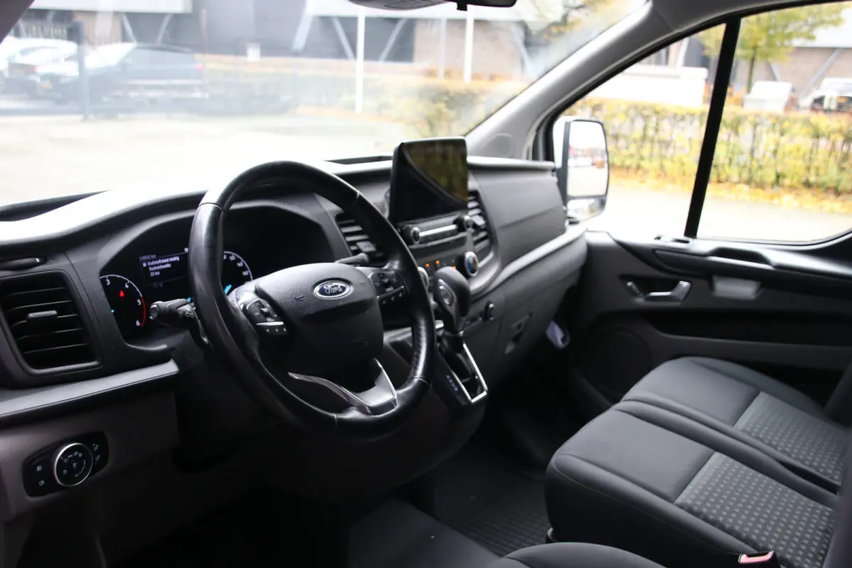 320 2.0 TDCI L2H1 Raptor Edition | Bi-Xenon | CarPlay | Navigatie | Camera | Stoelverwarming | Dodehoek detector | Lane Assist | DAB | 3-Zitter | Dealer onderhouden | Nieuwe APK