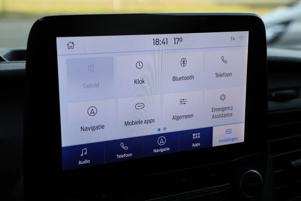 320 2.0 TDCI L2H1 Raptor Edition | Bi-Xenon | CarPlay | Navigatie | Camera | Stoelverwarming | Dodehoek detector | Lane Assist | DAB | 3-Zitter | Dealer onderhouden | Nieuwe APK