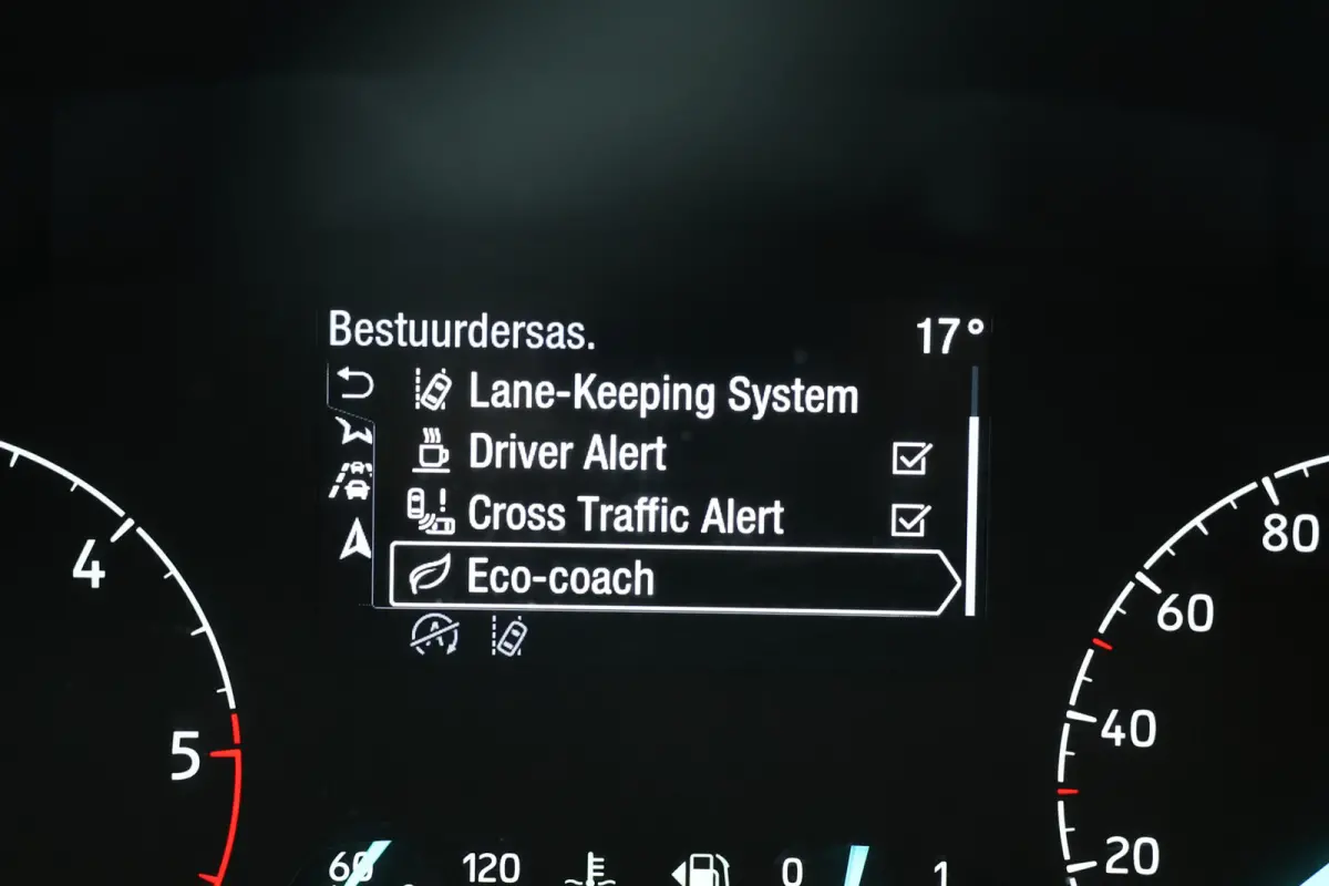 320 2.0 TDCI L2H1 Raptor Edition | Bi-Xenon | CarPlay | Navigatie | Camera | Stoelverwarming | Dodehoek detector | Lane Assist | DAB | 3-Zitter | Dealer onderhouden | Nieuwe APK
