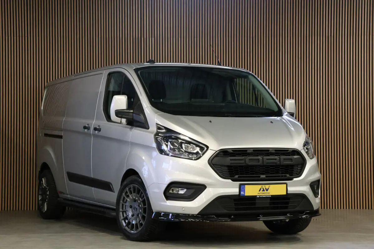 320 2.0 TDCI L2H1 Raptor Edition | Bi-Xenon | CarPlay | Navigatie | Camera | Stoelverwarming | Dodehoek detector | Lane Assist | DAB | 3-Zitter | Dealer onderhouden | Nieuwe APK
