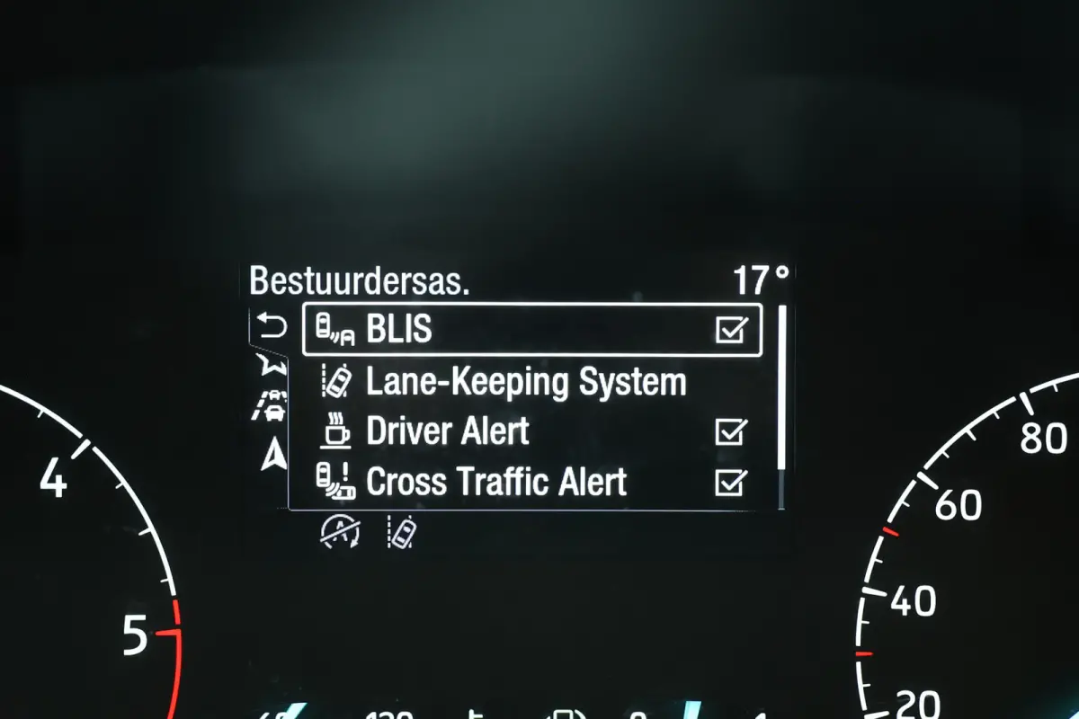 320 2.0 TDCI L2H1 Raptor Edition | Bi-Xenon | CarPlay | Navigatie | Camera | Stoelverwarming | Dodehoek detector | Lane Assist | DAB | 3-Zitter | Dealer onderhouden | Nieuwe APK