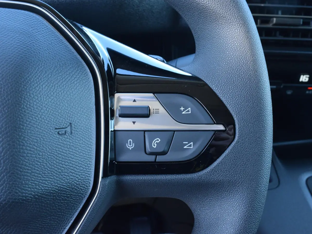 L1 50 kWh | 0% rente | camera | Apple Carplay/Android Auto  | laadruimtebetimmering | Comfort stoelen | rijklaarprijs