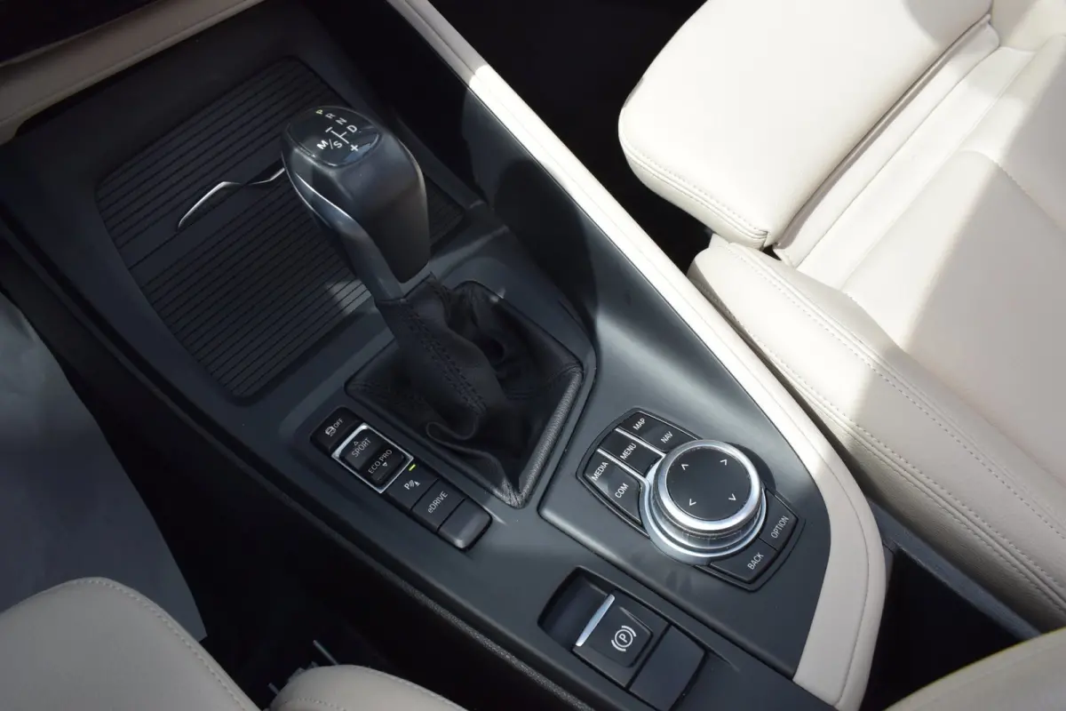 XDrive25e High Executive | PANO | 1E EIG | DEALER | LEDER | CAMERA | NAVI PROF | SPORTSTOELEN