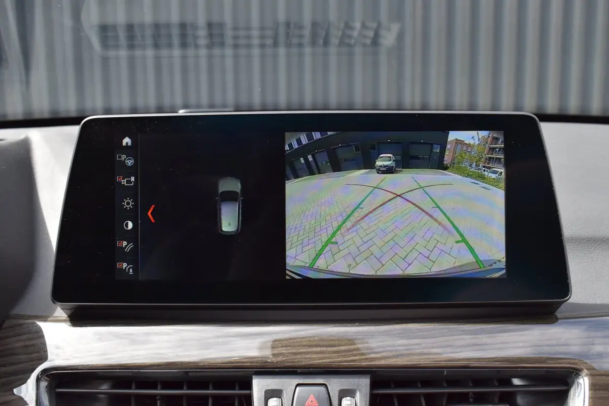 XDrive25e High Executive | PANO | 1E EIG | DEALER | LEDER | CAMERA | NAVI PROF | SPORTSTOELEN