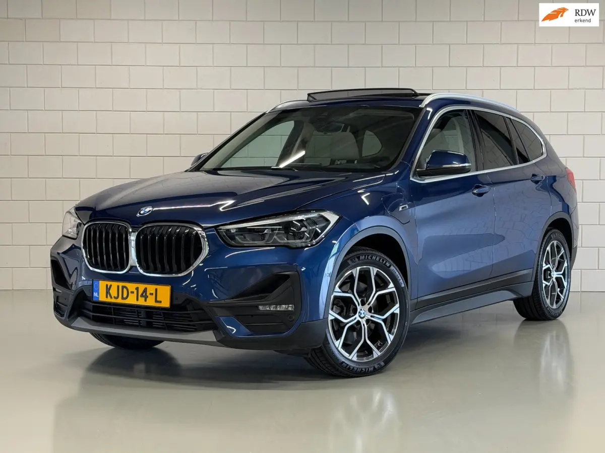 XDrive25e High Executive | PANO | 1E EIG | DEALER | LEDER | CAMERA | NAVI PROF | SPORTSTOELEN