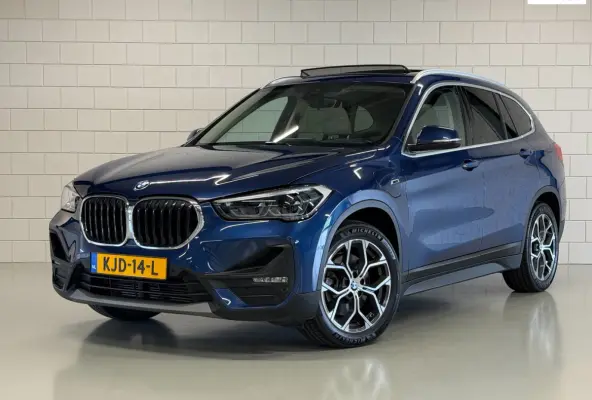 XDrive25e High Executive | PANO | 1E EIG | DEALER | LEDER | CAMERA | NAVI PROF | SPORTSTOELEN