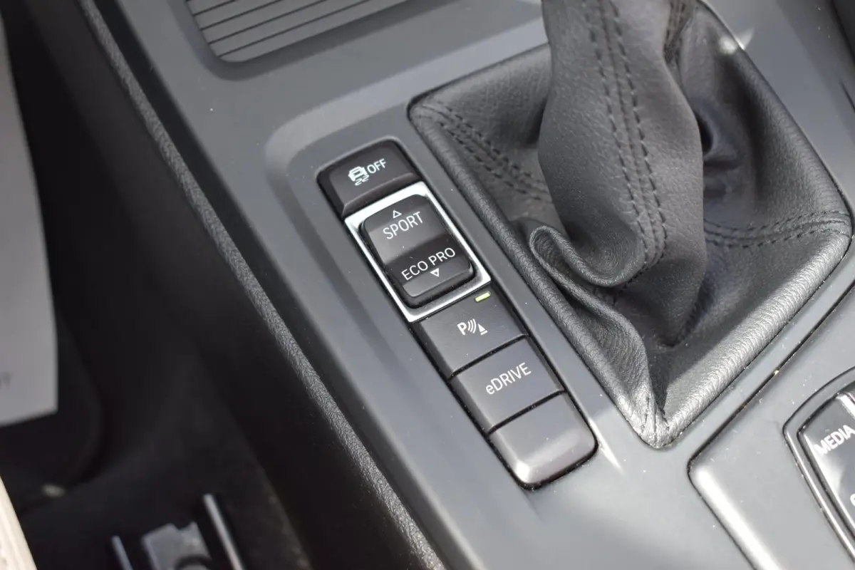 XDrive25e High Executive | PANO | 1E EIG | DEALER | LEDER | CAMERA | NAVI PROF | SPORTSTOELEN