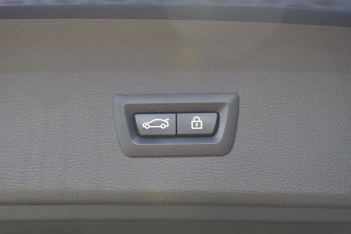 XDrive25e High Executive | PANO | 1E EIG | DEALER | LEDER | CAMERA | NAVI PROF | SPORTSTOELEN