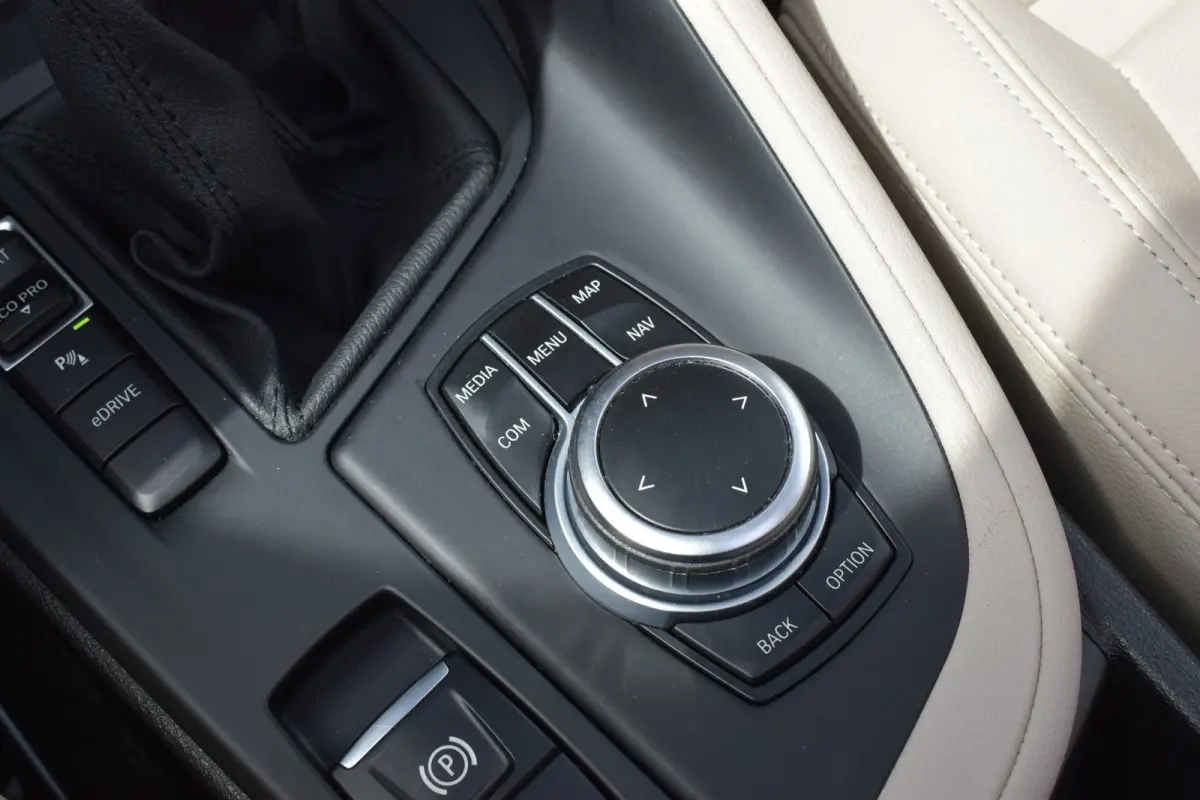 XDrive25e High Executive | PANO | 1E EIG | DEALER | LEDER | CAMERA | NAVI PROF | SPORTSTOELEN