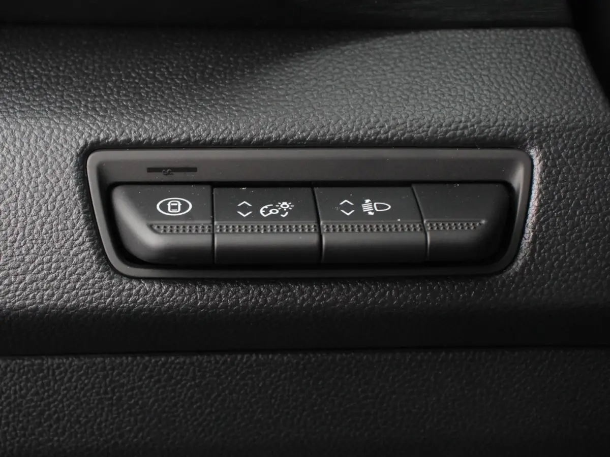 2.0 Blue dCi 110PK T30 L2H1 Advance Navigatie Airco Lichtmetalen velgen Betimmering Trekhaak Camera Parkeer sensoren Dab