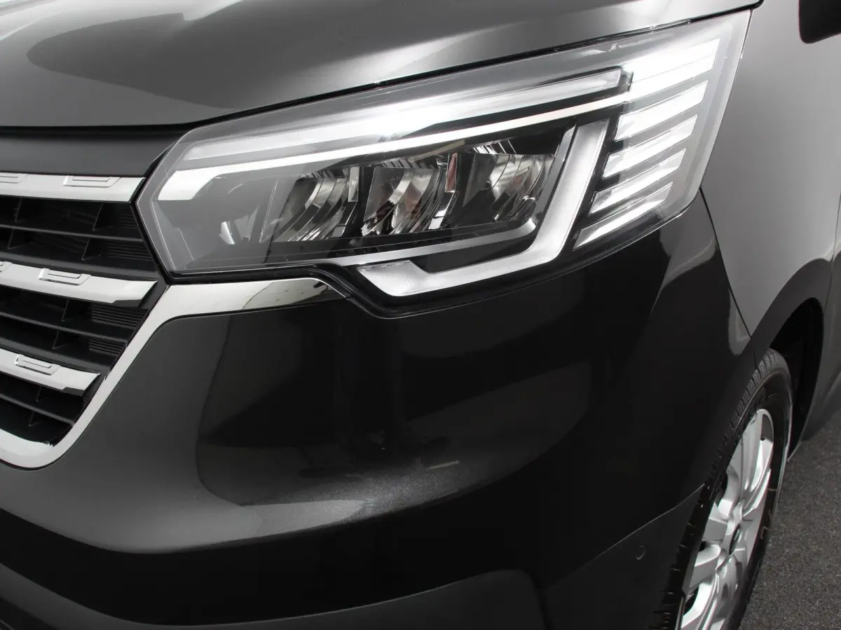 2.0 Blue dCi 110PK T30 L2H1 Advance Navigatie Airco Lichtmetalen velgen Betimmering Trekhaak Camera Parkeer sensoren Dab