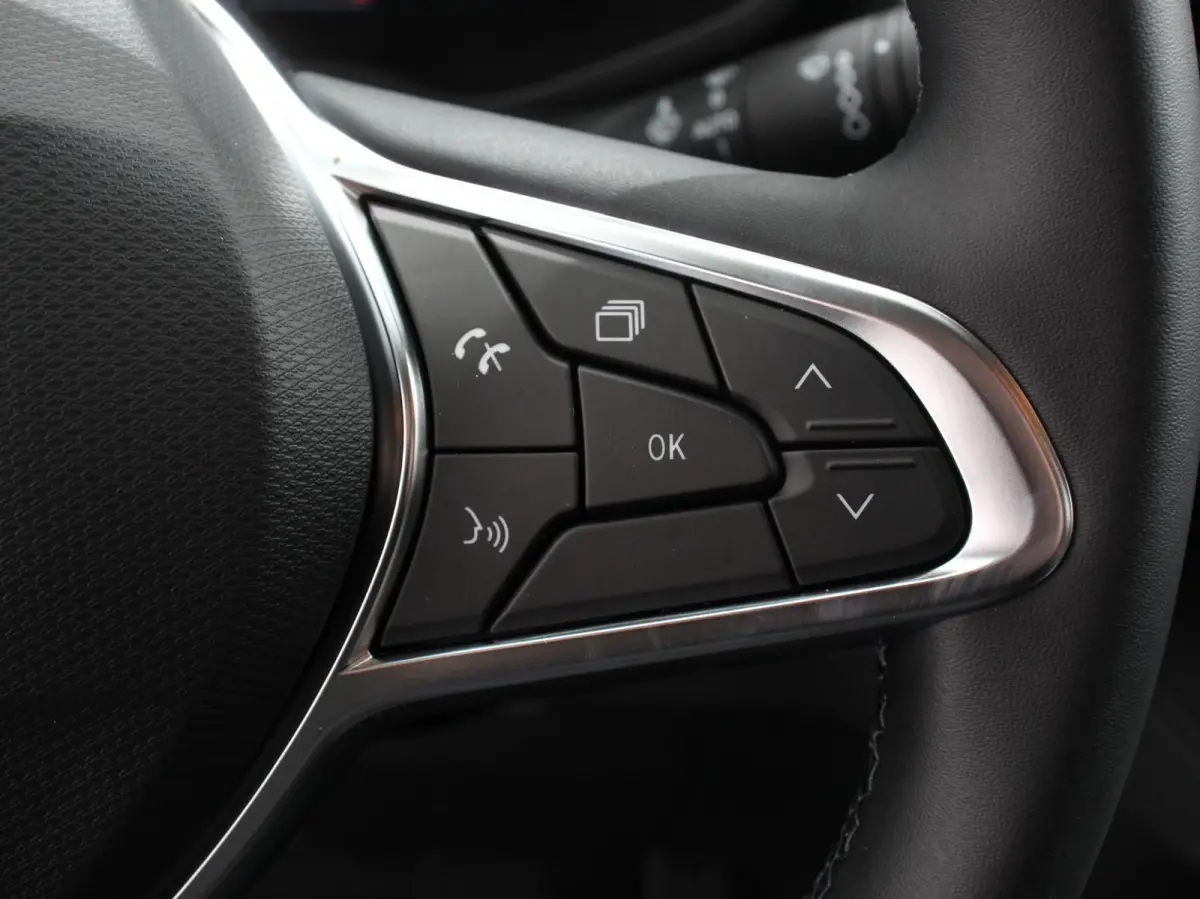 2.0 Blue dCi 110PK T30 L2H1 Advance Navigatie Airco Lichtmetalen velgen Betimmering Trekhaak Camera Parkeer sensoren Dab