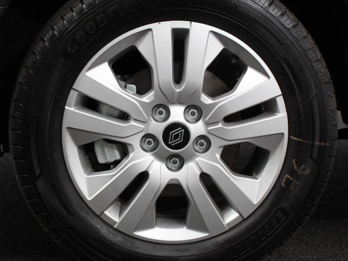 2.0 Blue dCi 110PK T30 L2H1 Advance Navigatie Airco Lichtmetalen velgen Betimmering Trekhaak Camera Parkeer sensoren Dab