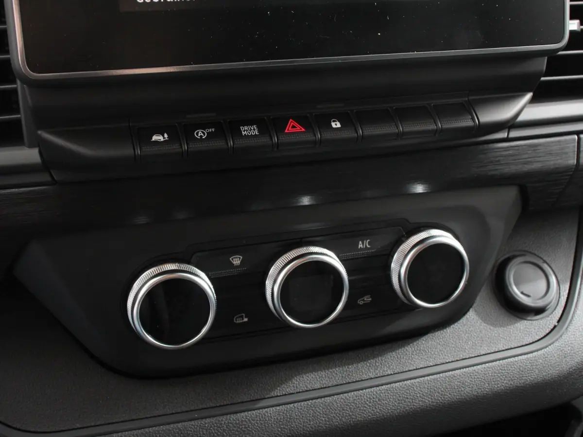 2.0 Blue dCi 110PK T30 L2H1 Advance Navigatie Airco Lichtmetalen velgen Betimmering Trekhaak Camera Parkeer sensoren Dab