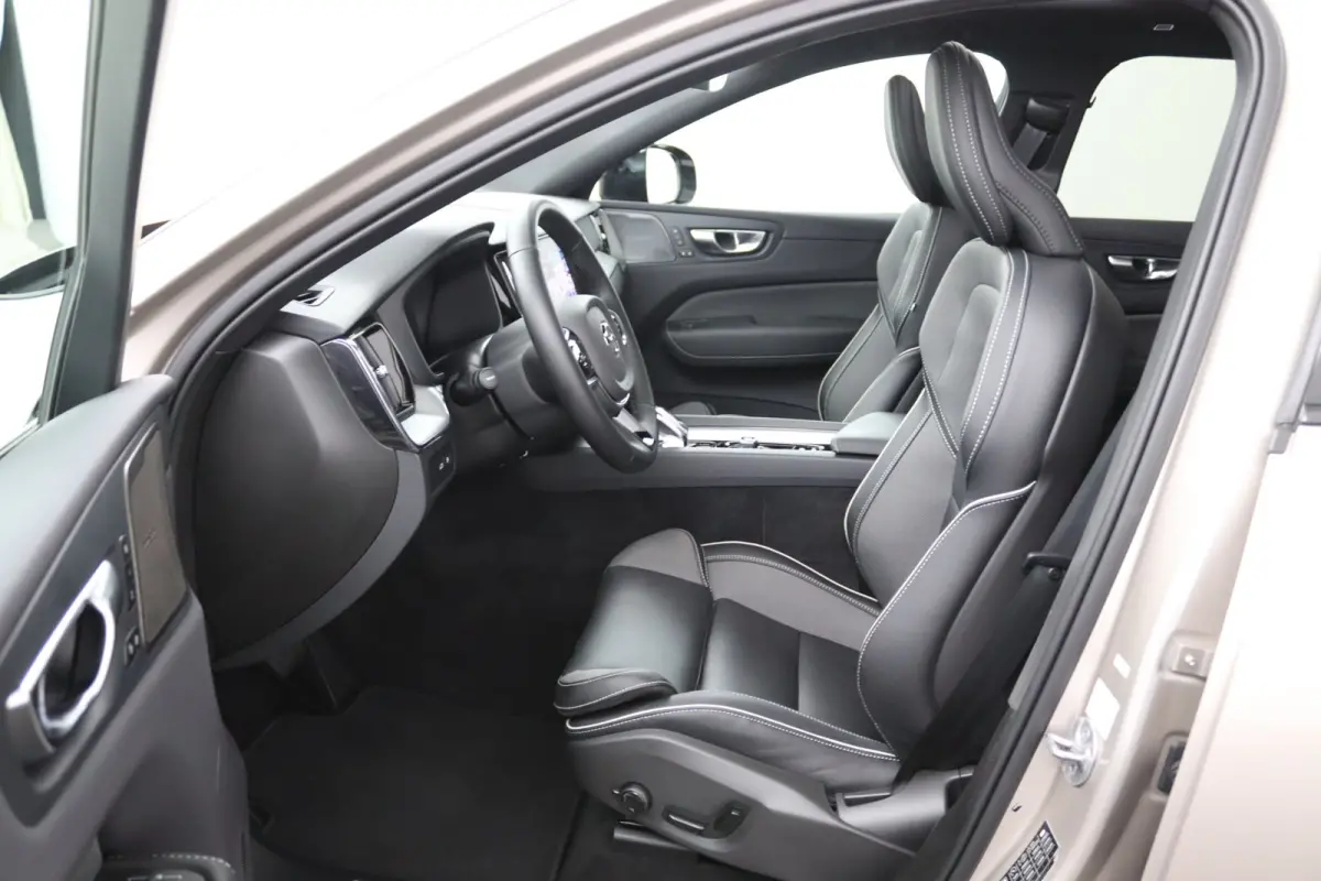 2.0 T8 Plug-in hybrid AWD Plus Dark | Trekhaak elektrisch uitklapbaar