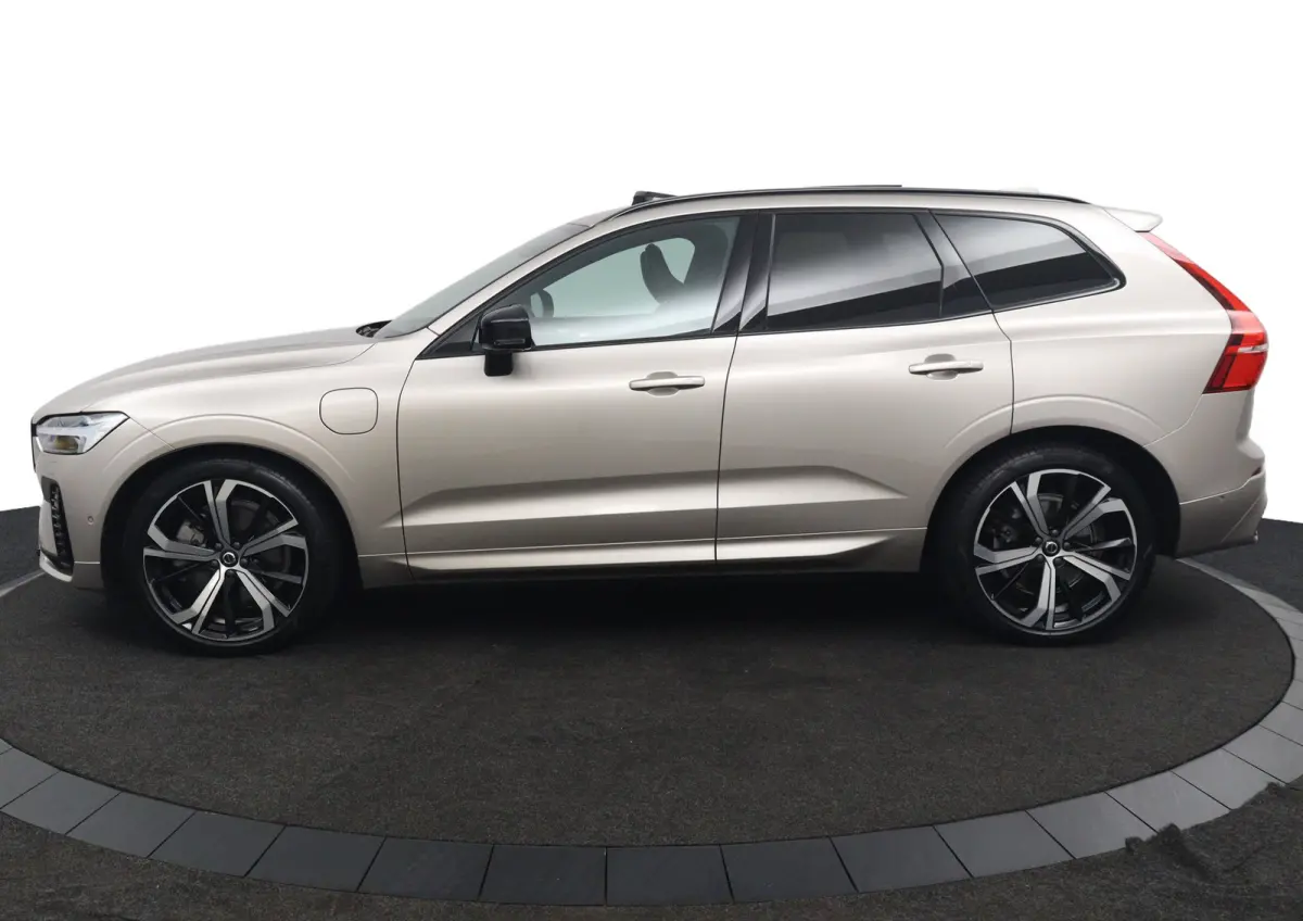 2.0 T8 Plug-in hybrid AWD Plus Dark | Trekhaak elektrisch uitklapbaar
