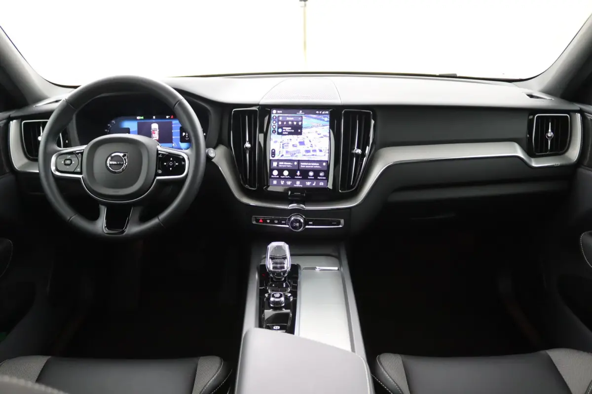 2.0 T8 Plug-in hybrid AWD Plus Dark | Trekhaak elektrisch uitklapbaar