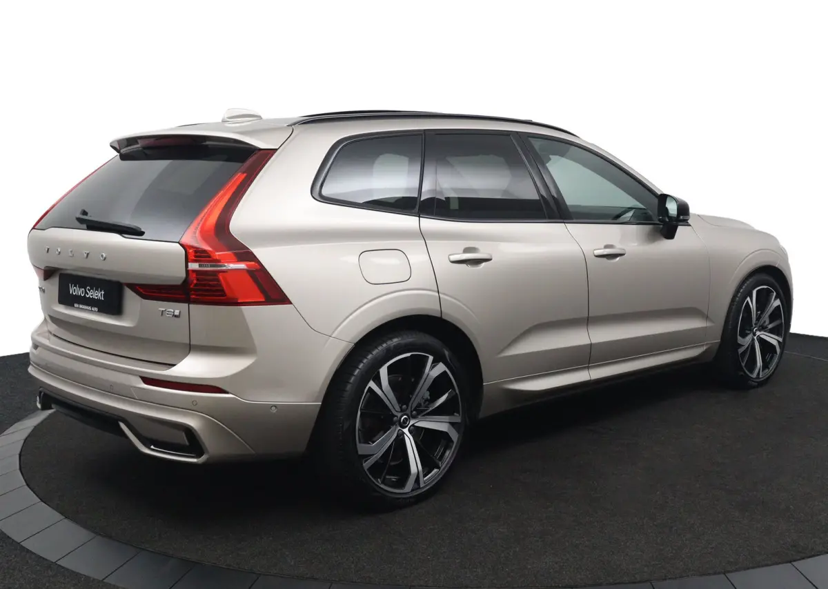 2.0 T8 Plug-in hybrid AWD Plus Dark | Trekhaak elektrisch uitklapbaar