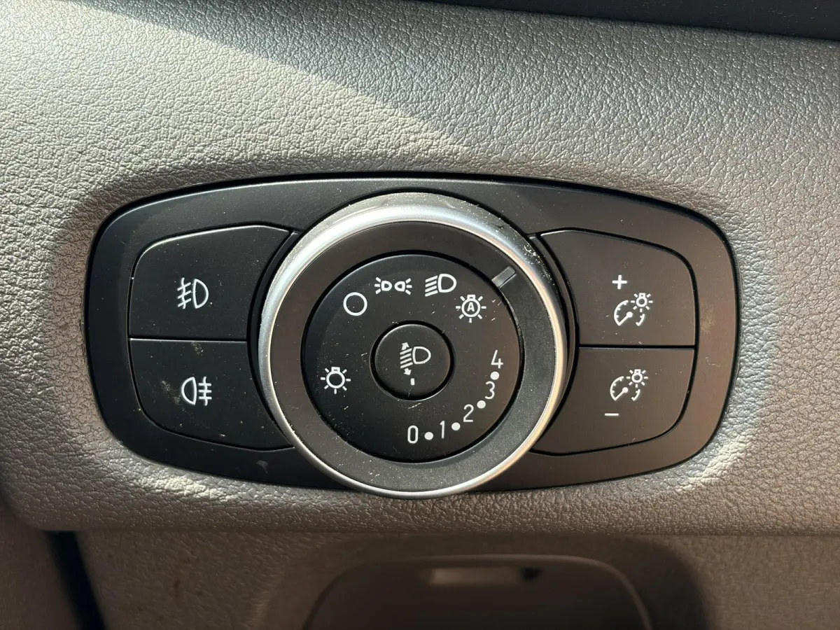300 2.0 TDCI L2H1*A/C*CRUISE*3-P*CAM*HAAK*TEL*