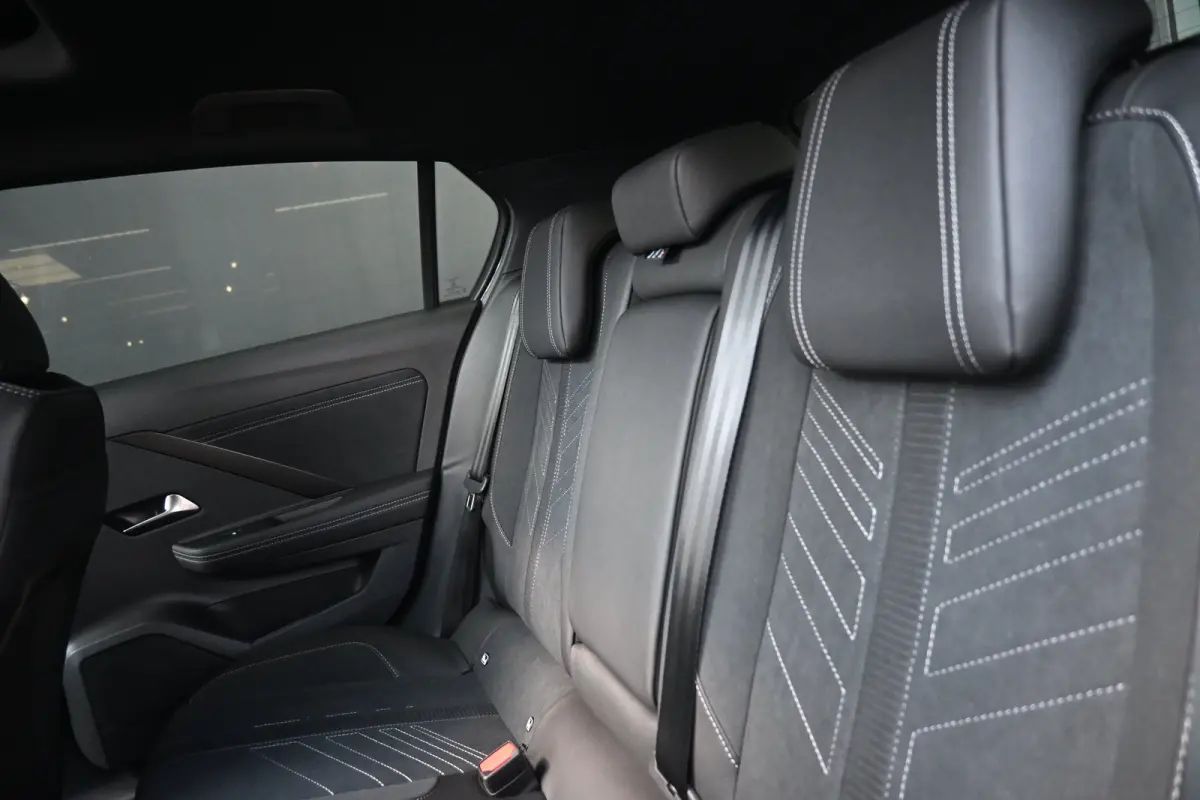 1.6 Turbo Plug In Hybrid Ultimate | Schuif-/Kanteldak | Massage | Elektr. Stoelen | LED-Matrix | Adaptive Cruise | Keyless-Entry | Stuur/Stoelverwarming | !!