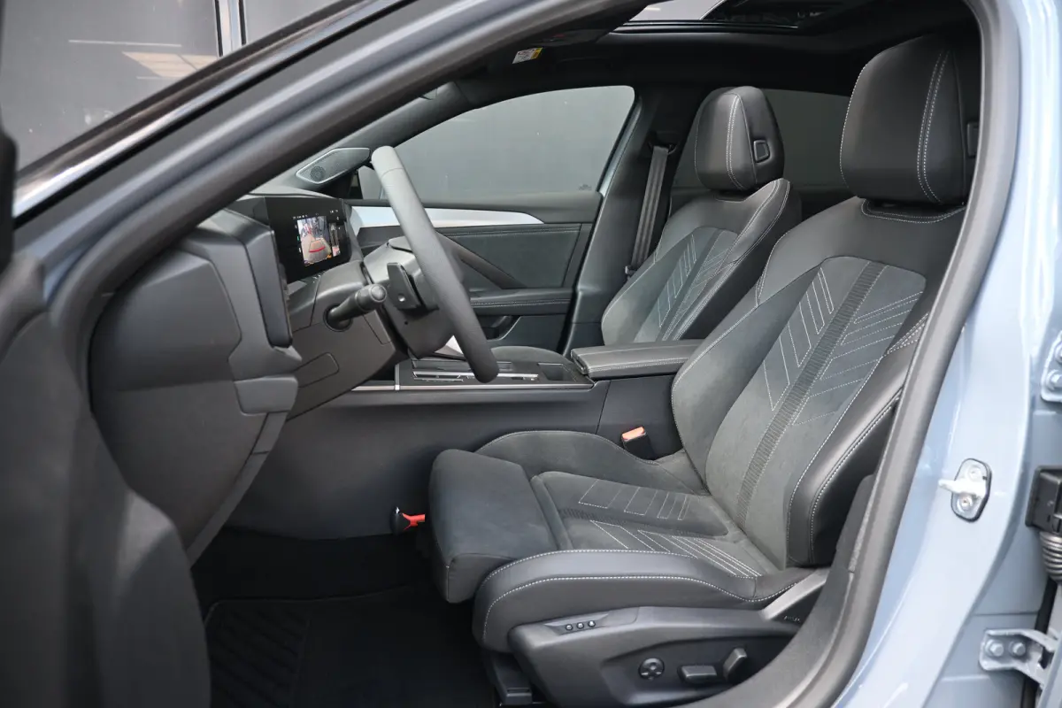 1.6 Turbo Plug In Hybrid Ultimate | Schuif-/Kanteldak | Massage | Elektr. Stoelen | LED-Matrix | Adaptive Cruise | Keyless-Entry | Stuur/Stoelverwarming | !!