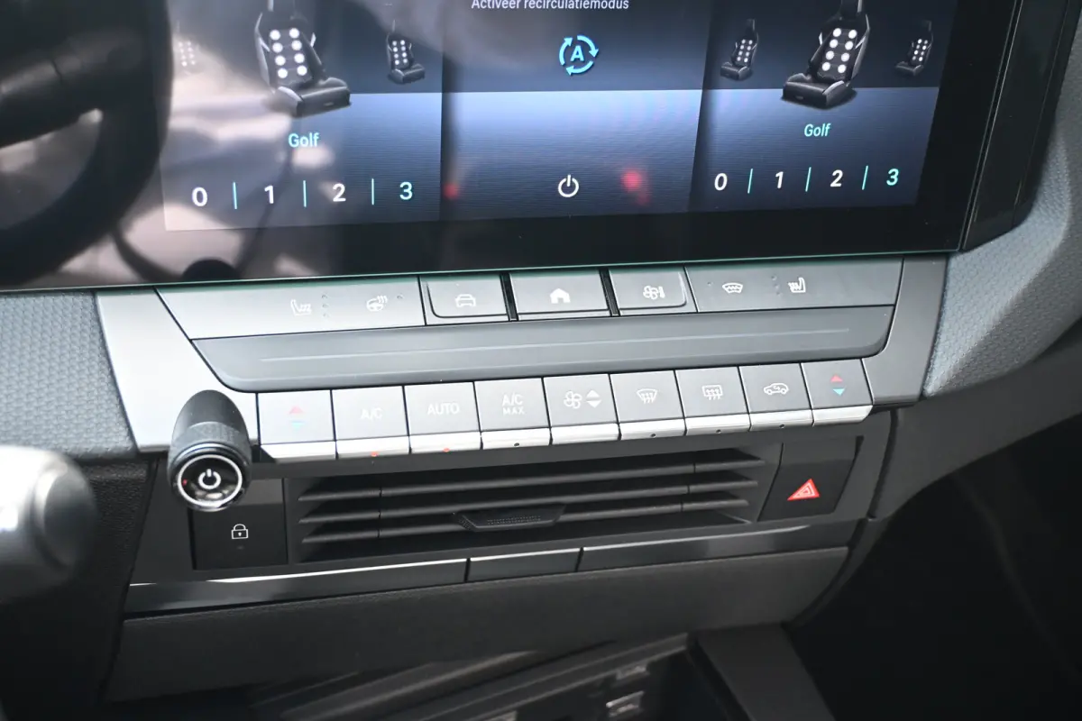 1.6 Turbo Plug In Hybrid Ultimate | Schuif-/Kanteldak | Massage | Elektr. Stoelen | LED-Matrix | Adaptive Cruise | Keyless-Entry | Stuur/Stoelverwarming | !!