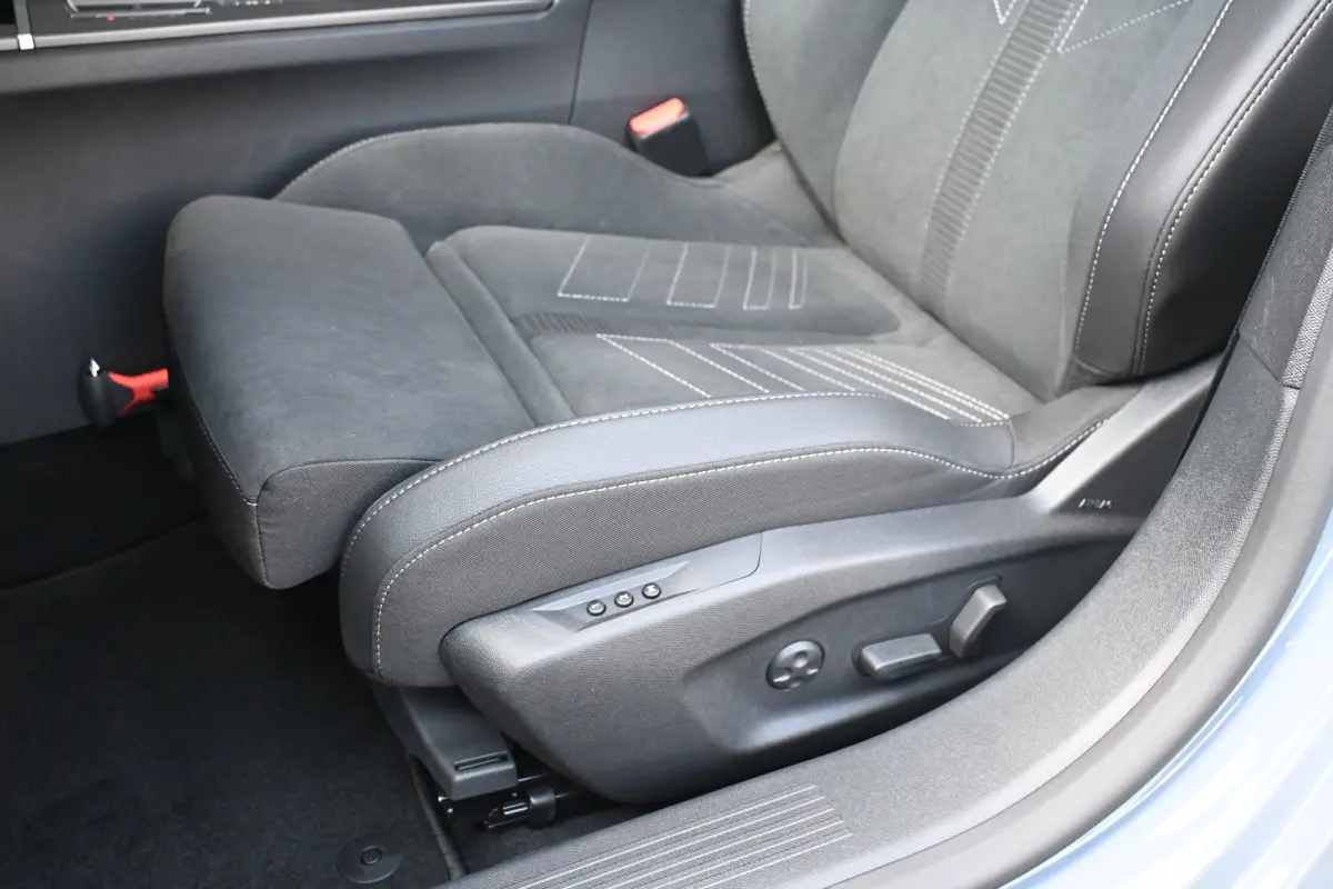 1.6 Turbo Plug In Hybrid Ultimate | Schuif-/Kanteldak | Massage | Elektr. Stoelen | LED-Matrix | Adaptive Cruise | Keyless-Entry | Stuur/Stoelverwarming | !!