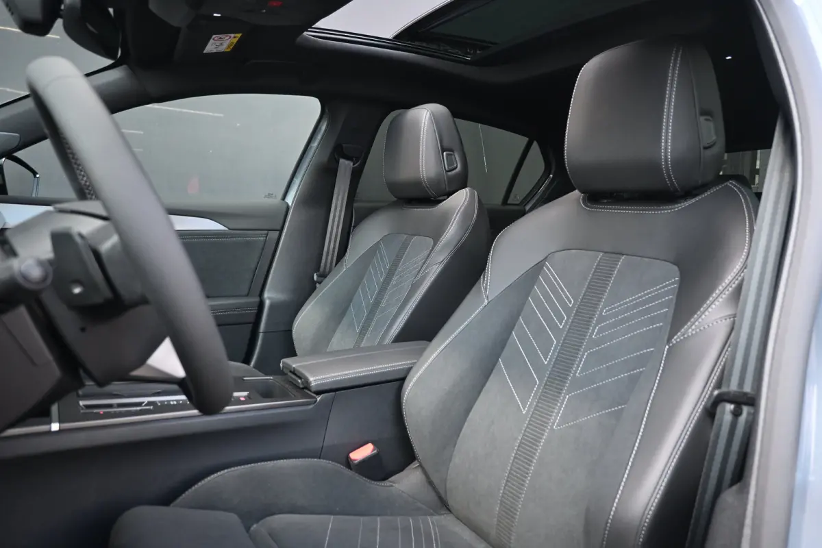 1.6 Turbo Plug In Hybrid Ultimate | Schuif-/Kanteldak | Massage | Elektr. Stoelen | LED-Matrix | Adaptive Cruise | Keyless-Entry | Stuur/Stoelverwarming | !!