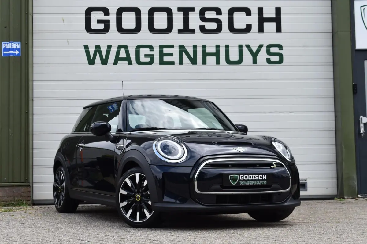 33 kWh | Leder | Prof Navischerm |