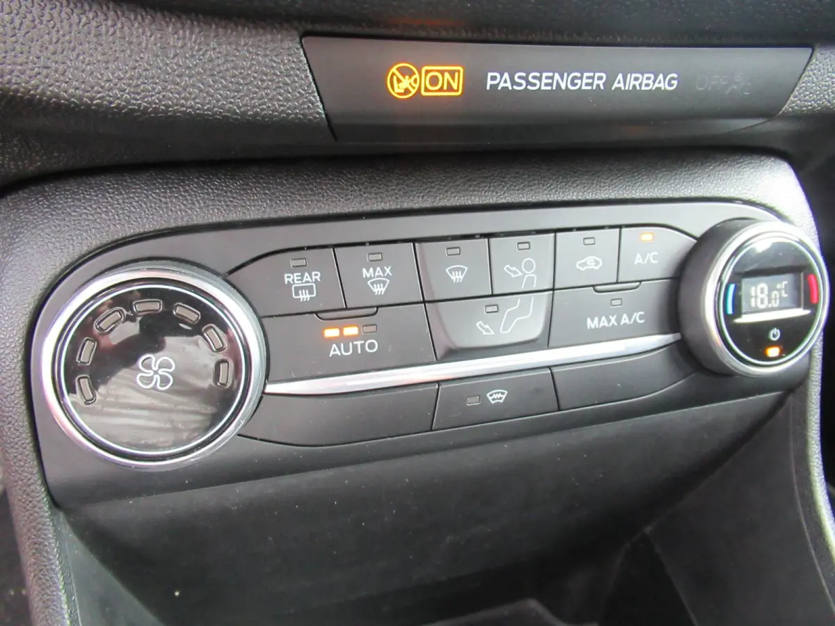 1.0 EcoBoost Titanium | Adaptive Cruise | B&O | Camera | PDC voor en achter