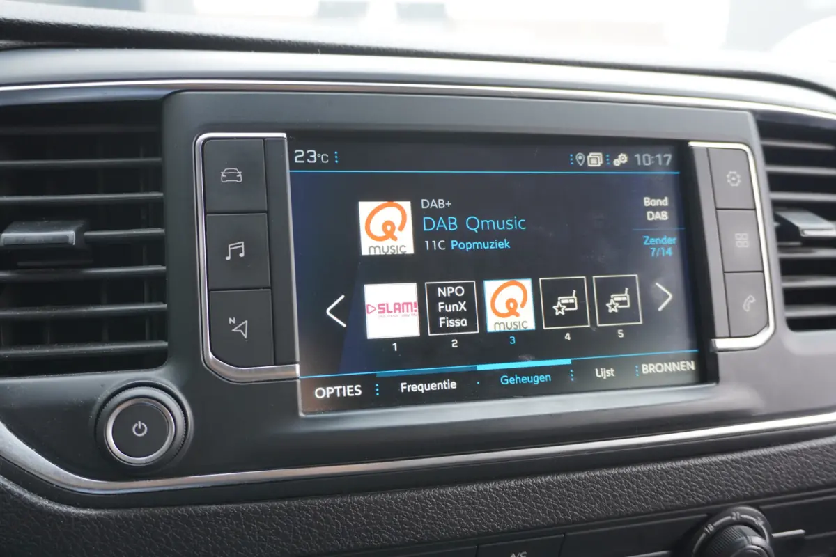 2.0 BlueHDI 120PK Dubbel cabine EURO 6 - Airco -Navi - Cruise - €14.950,- Excl.