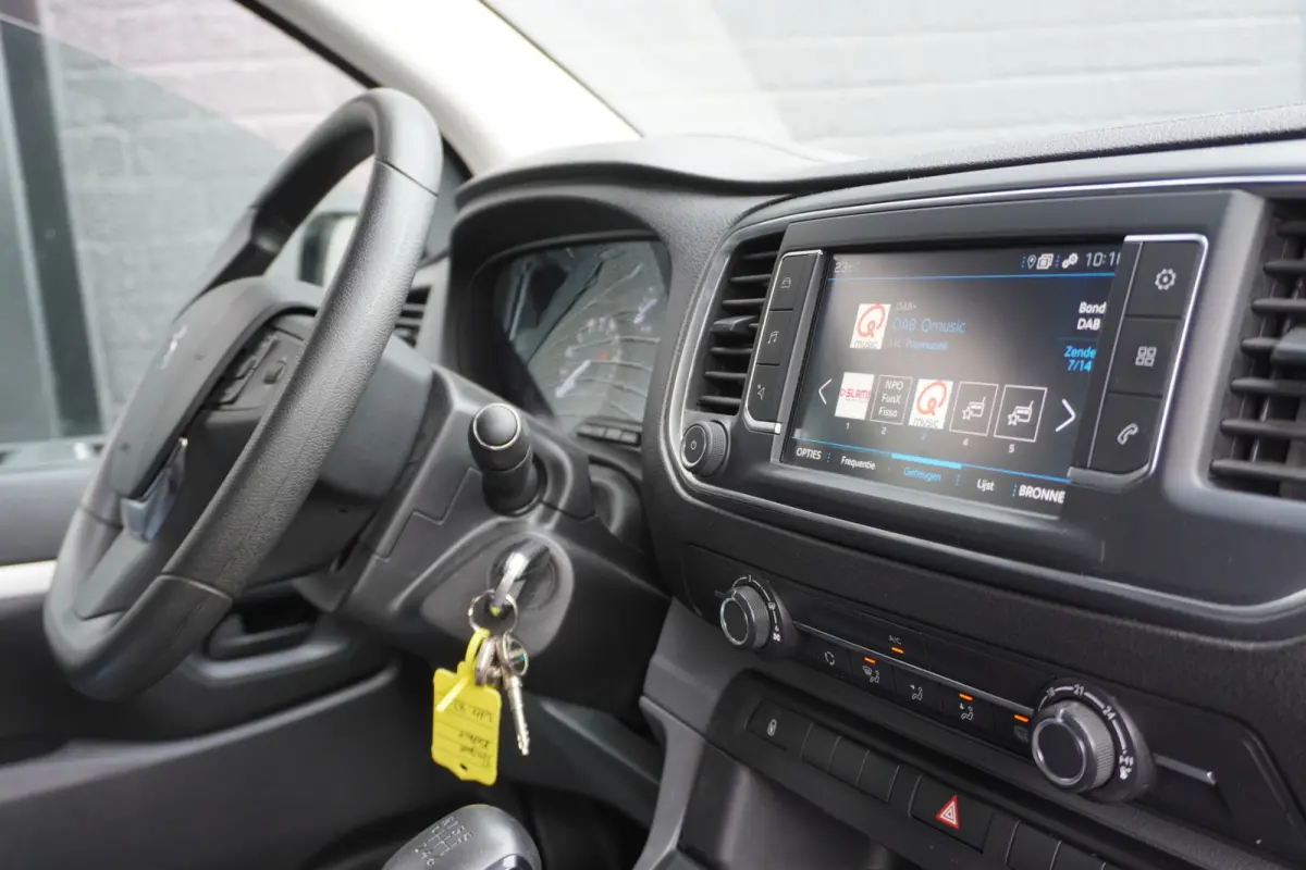 2.0 BlueHDI 120PK Dubbel cabine EURO 6 - Airco -Navi - Cruise - €14.950,- Excl.