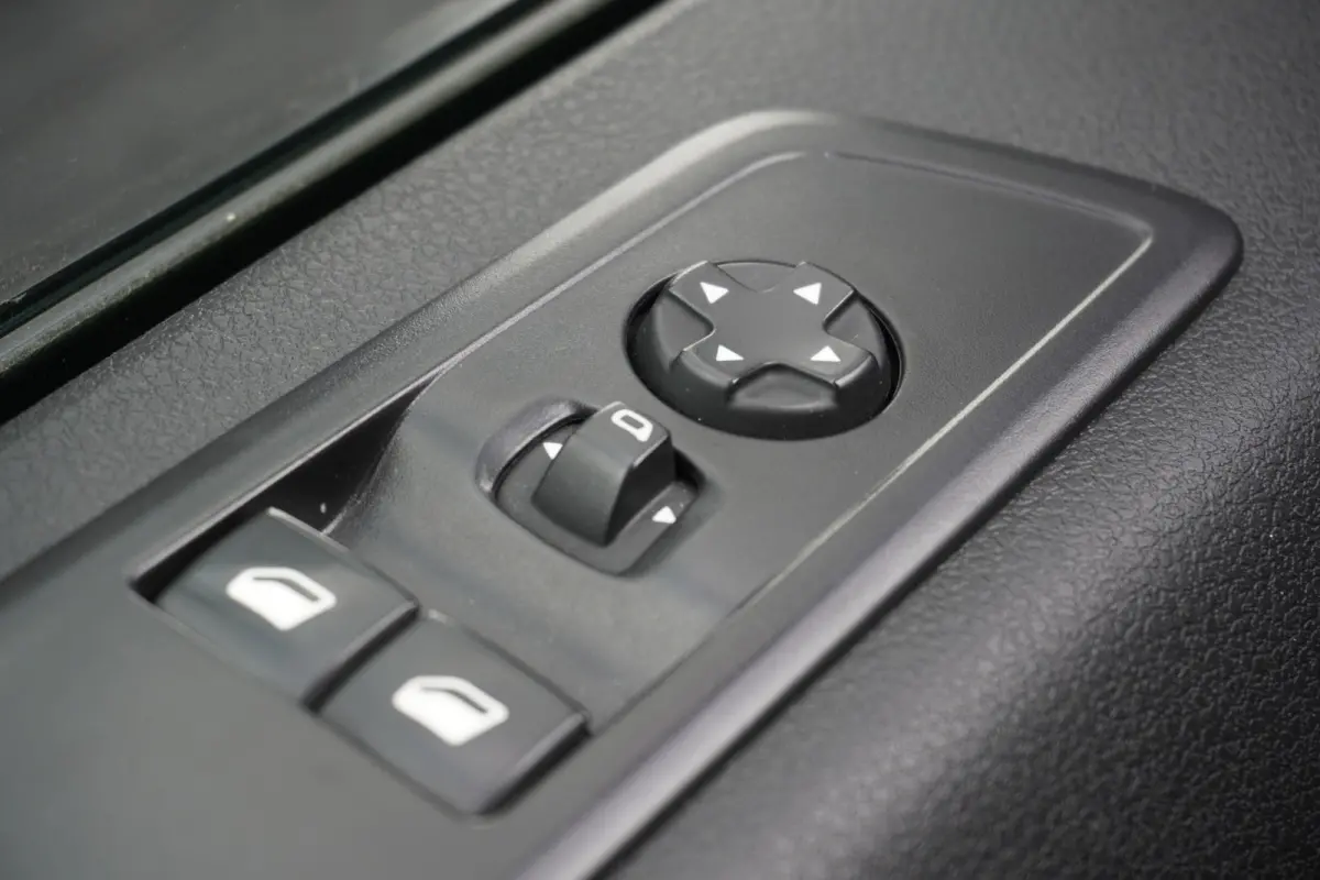 2.0 BlueHDI 120PK Dubbel cabine EURO 6 - Airco -Navi - Cruise - €14.950,- Excl.