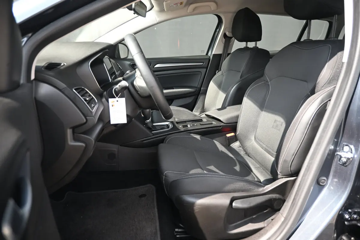 Estate 1.6 Plug-In Hybrid 160 Intens | Afn. Trekhaak | Navigatie | Parkeersensoren | Climate Control | Cruise Control !!