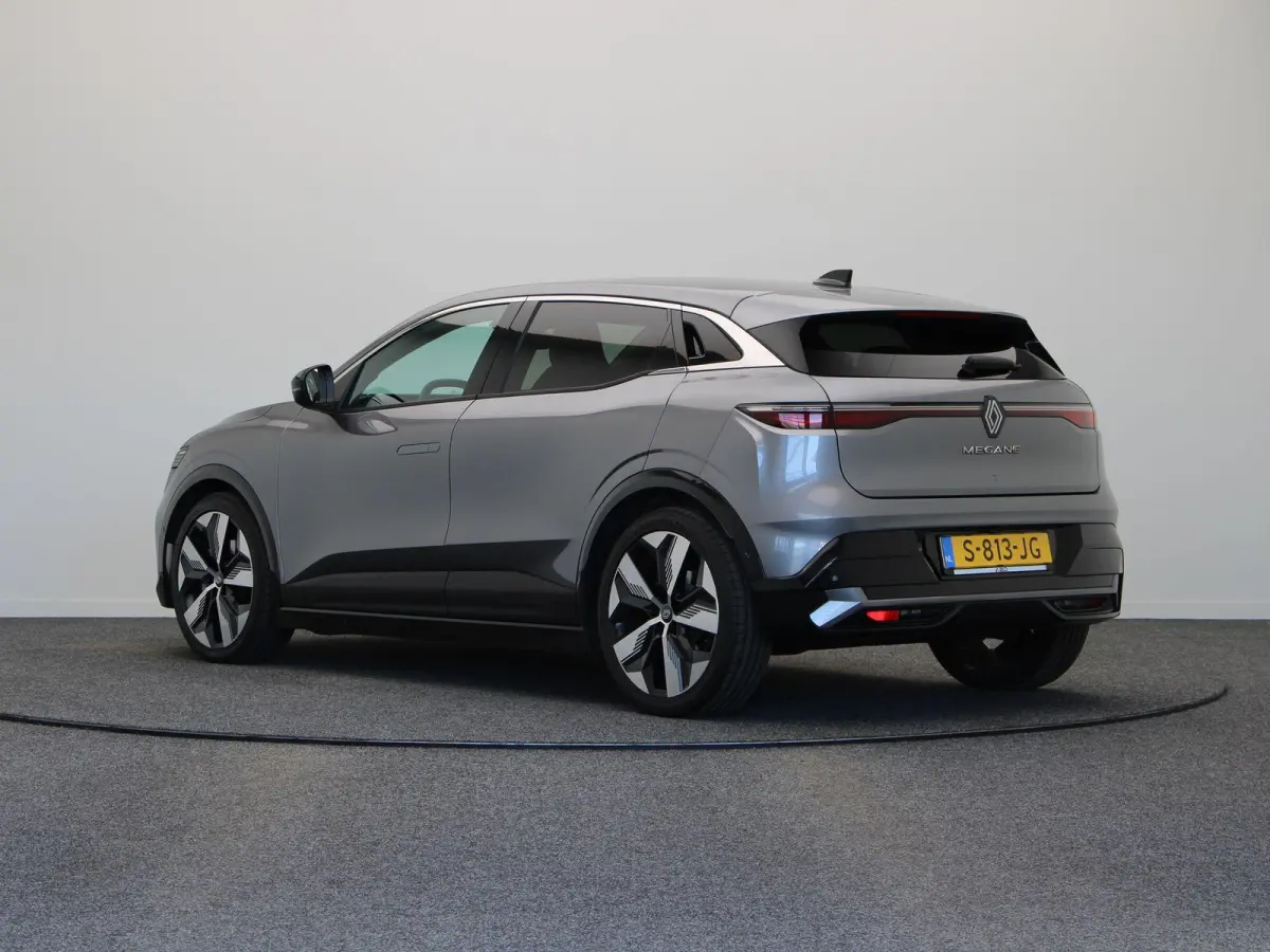 EV60 Optimum Charge Techno | Stoel en stuurverwarming | Parkeersensoren voor en achter | Dodehoek detectie | Adaptieve cruise control |