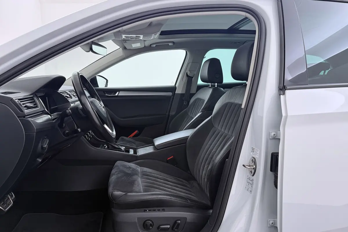 1.5 TSI Business Edition | Trekhaak | Panoramadak | Canton | Org NL | Keyless | Adap. Cruise | Digital Cockpit