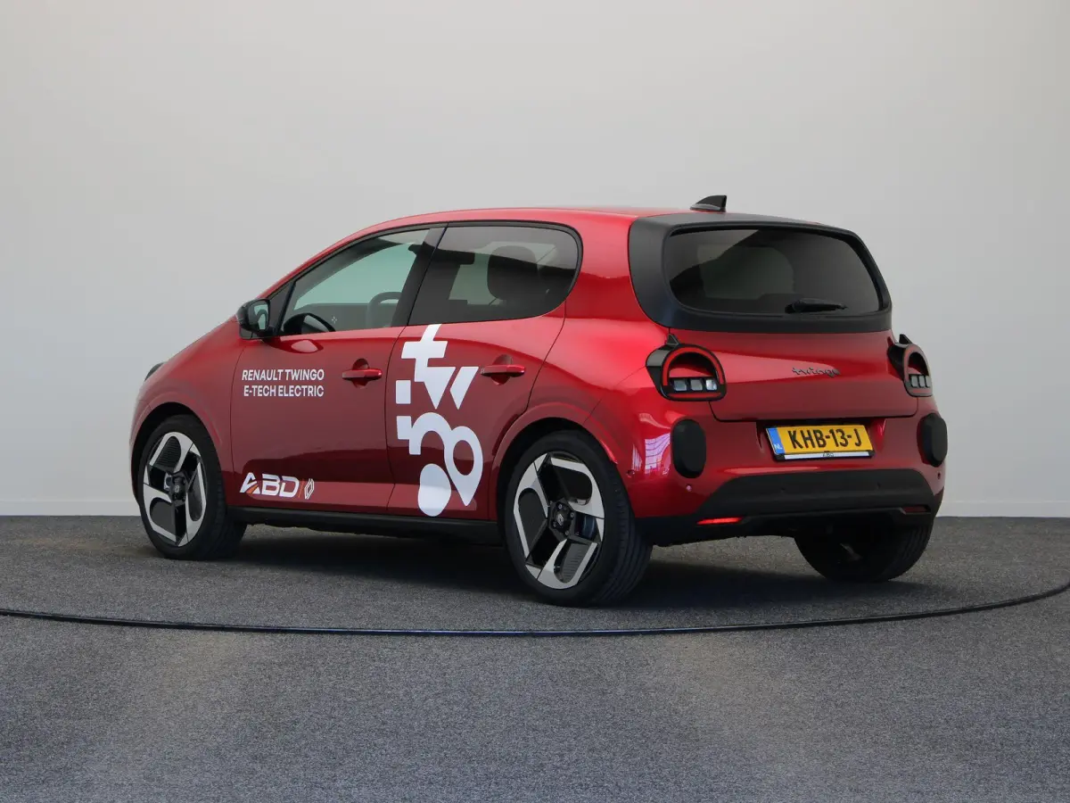 urban range techno 27.5 kWh | 18" lichtmetalen velgen | Stoelverwarming | Parkeersensoren voor/achter | Blind spot warning |