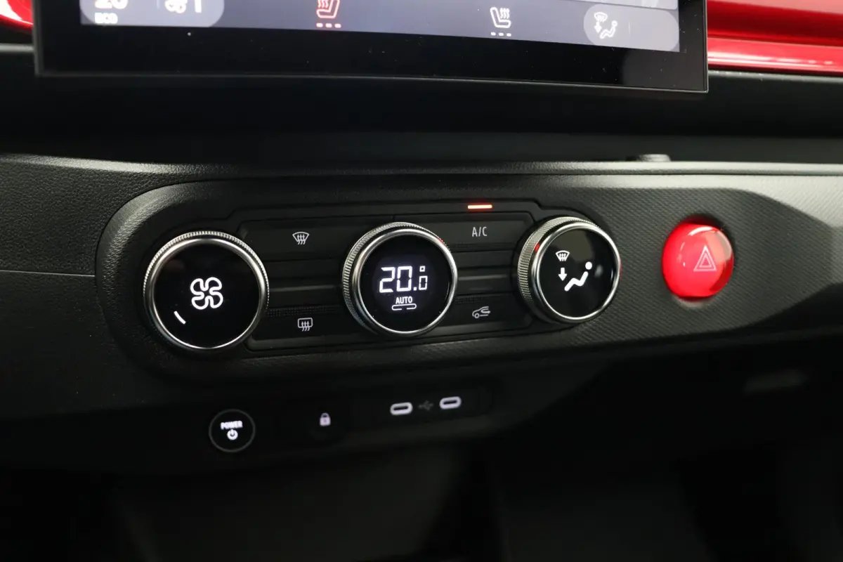 urban range techno 27.5 kWh | 18" lichtmetalen velgen | Stoelverwarming | Parkeersensoren voor/achter | Blind spot warning |