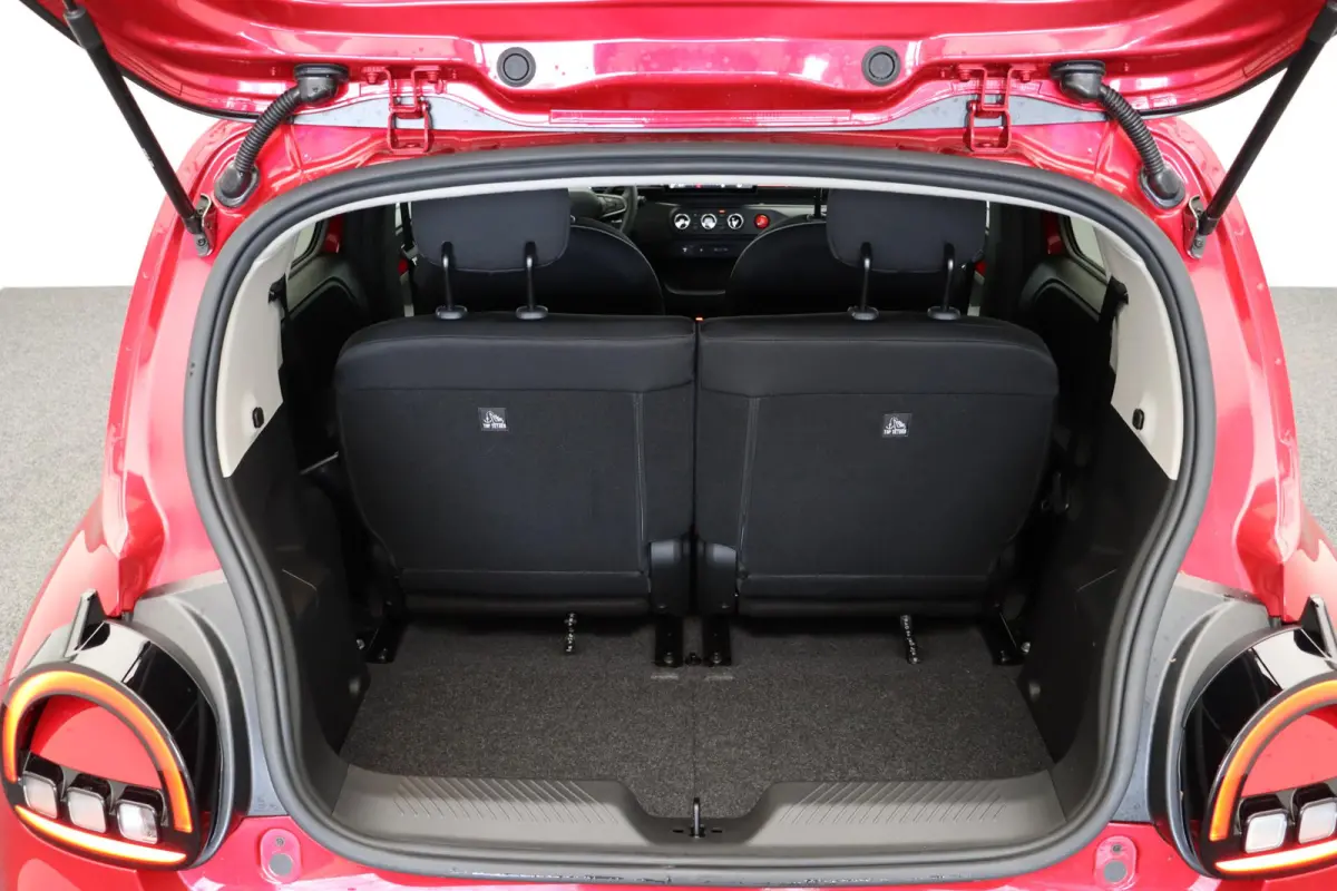urban range techno 27.5 kWh | 18" lichtmetalen velgen | Stoelverwarming | Parkeersensoren voor/achter | Blind spot warning |