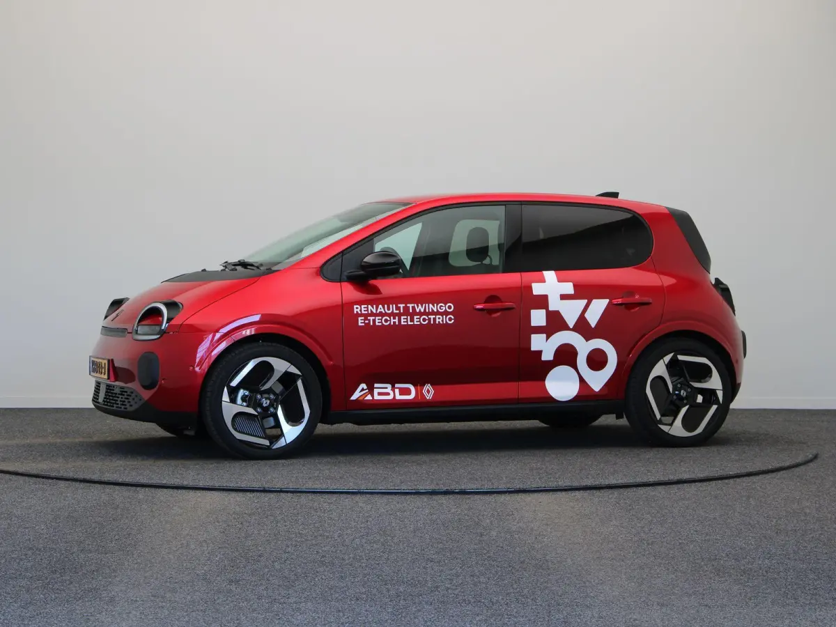 urban range techno 27.5 kWh | 18" lichtmetalen velgen | Stoelverwarming | Parkeersensoren voor/achter | Blind spot warning |