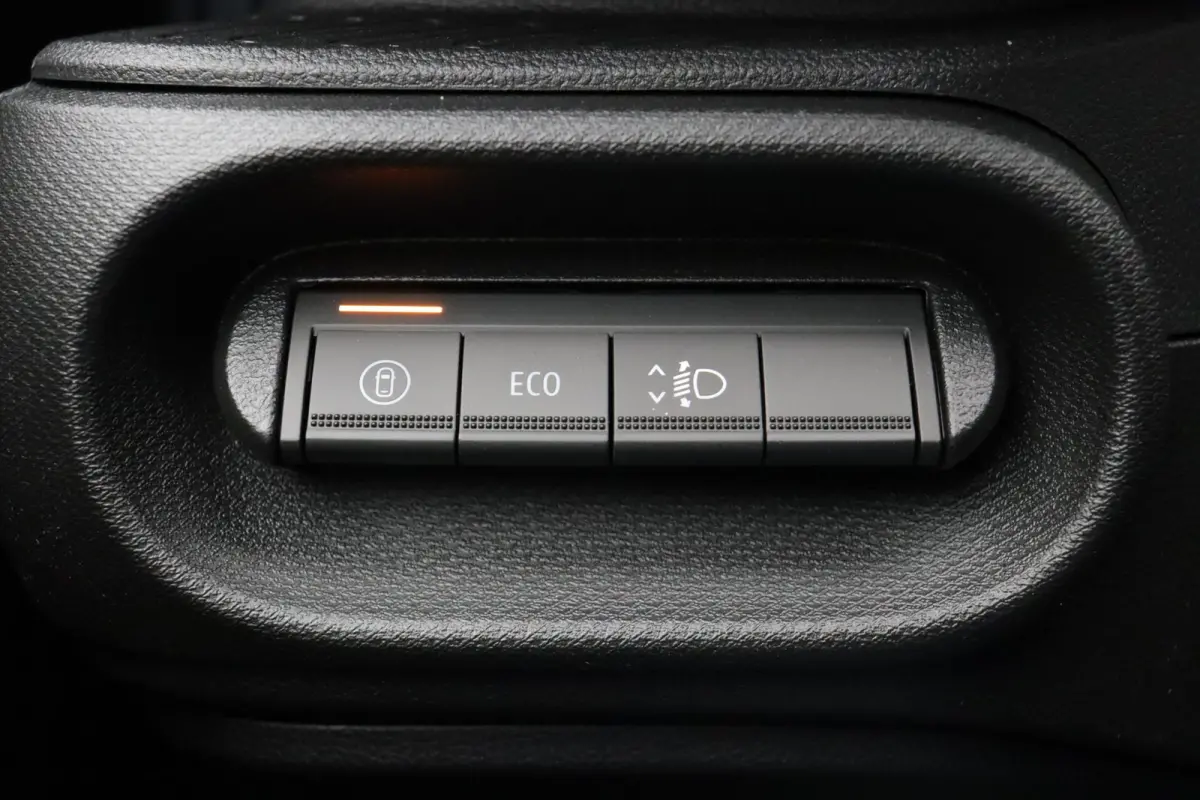 urban range techno 27.5 kWh | 18" lichtmetalen velgen | Stoelverwarming | Parkeersensoren voor/achter | Blind spot warning |