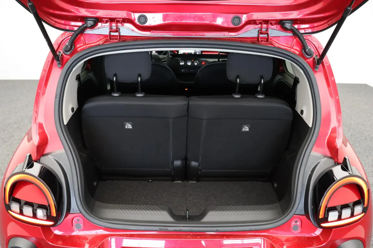 urban range techno 27.5 kWh | 18" lichtmetalen velgen | Stoelverwarming | Parkeersensoren voor/achter | Blind spot warning |