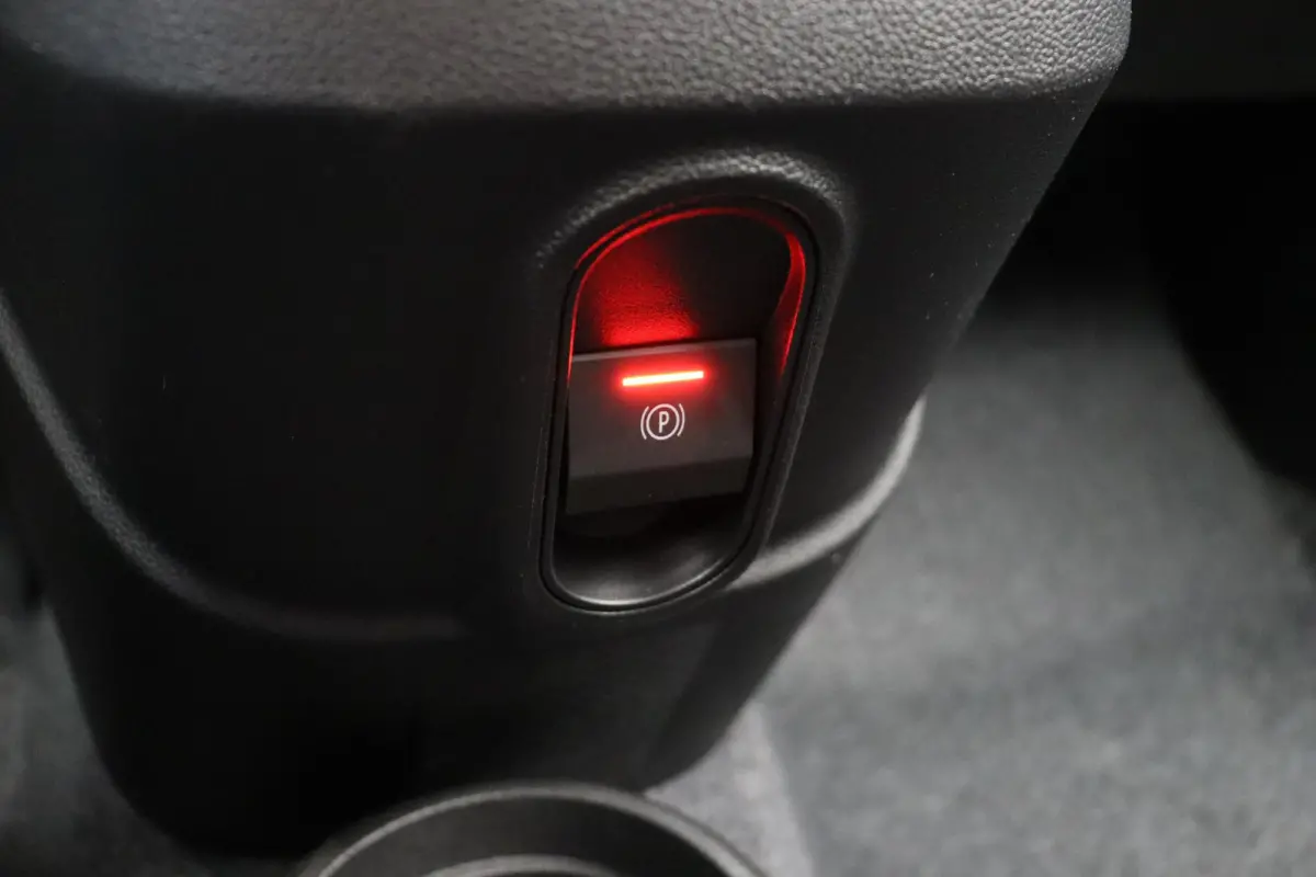 urban range techno 27.5 kWh | 18" lichtmetalen velgen | Stoelverwarming | Parkeersensoren voor/achter | Blind spot warning |