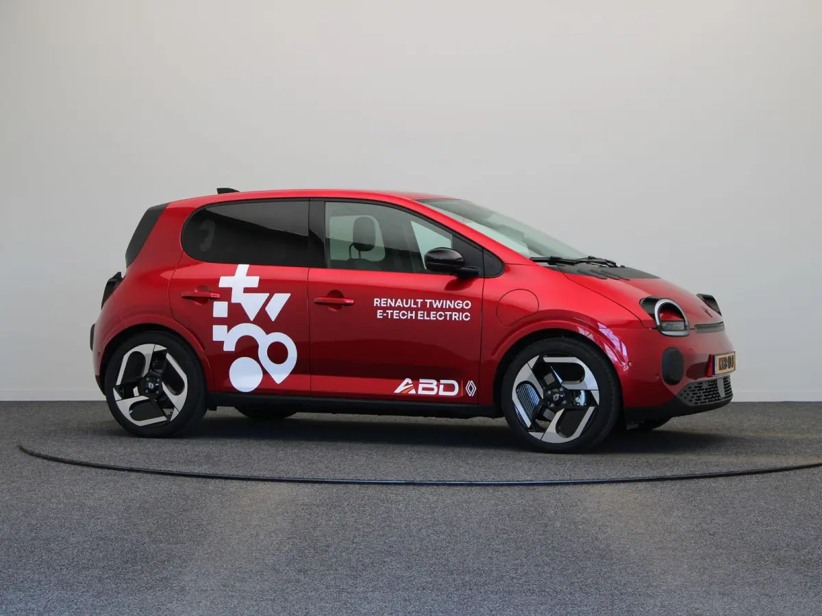 urban range techno 27.5 kWh | 18" lichtmetalen velgen | Stoelverwarming | Parkeersensoren voor/achter | Blind spot warning |